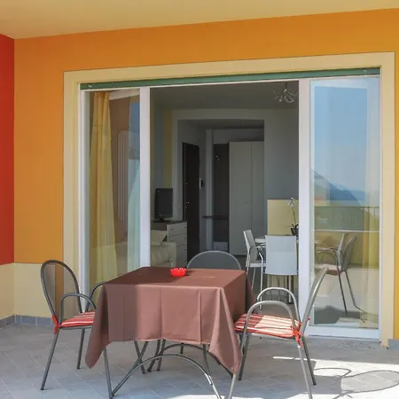 Usignolo Lejlighedshotel Trarego