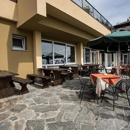 Ξενοδοχείο με διαμερίσματα Usignolo Trarego