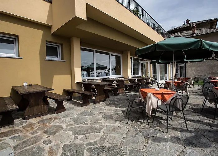 Hotel apartamentowy Usignolo Trarego